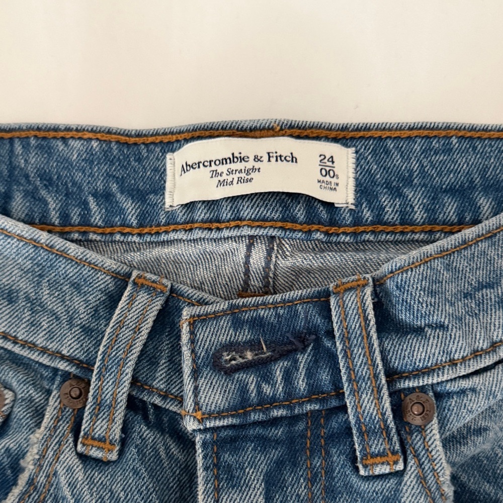 Abercrombie & Fitch The Straight Mid Rise Denim Jeans